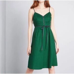 Elegant Green Sleeveless Dress